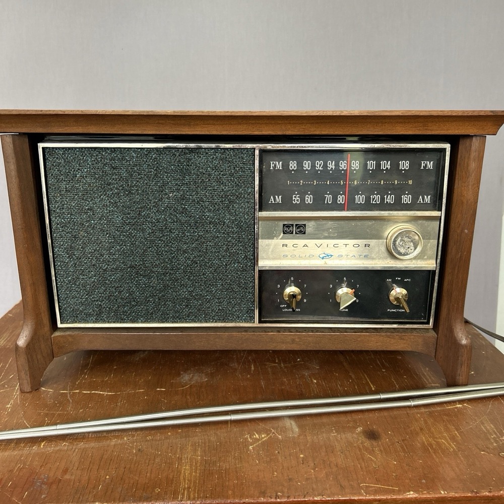 Vintage 1960's RCA VICTOR RHC41W Walnut Solid State Radio  Works  17"X 8" X 10"